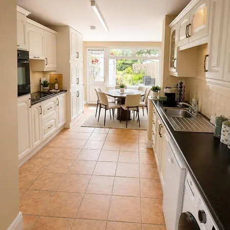 Three Bedroom In Town Centre 度假居 基拉尼