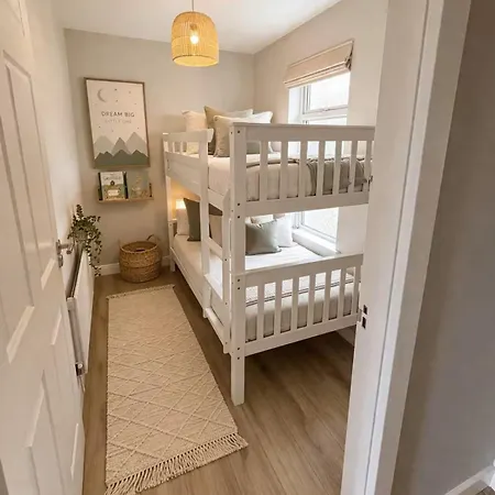 Three Bedroom In Town Centre * 基拉尼